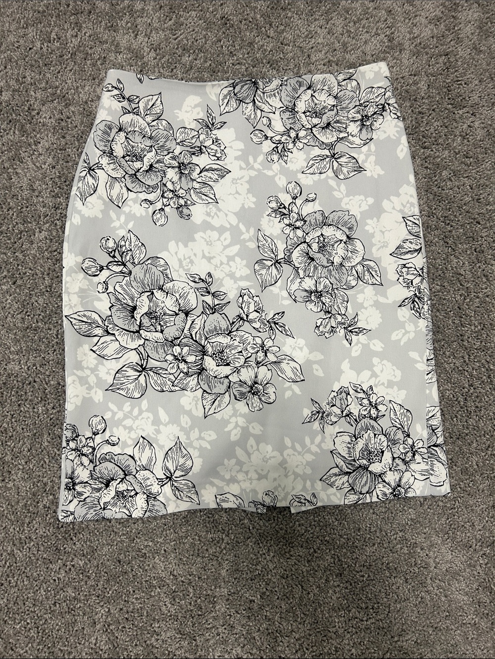 Ann Taylor Floral Pencil Skirt in Light Gray and Black